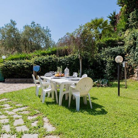 H11 Oasi Serena Parcheggio-Giardino Taggia Esterno foto